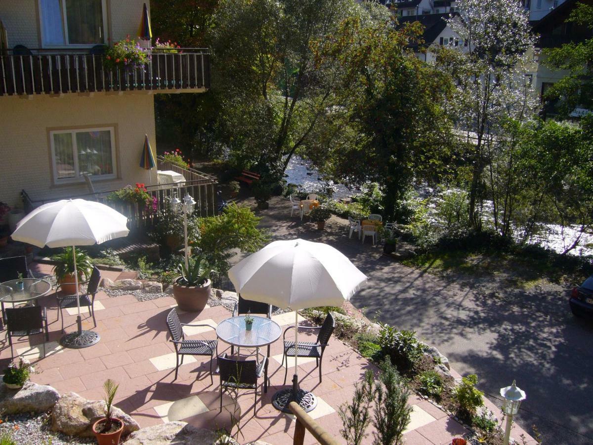 Adieu Alltag: Pension Oesterle Im Schwarzwald Schonmunzach Exterior photo